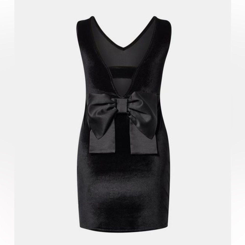 Elegant Black Velvet Dress with Bow